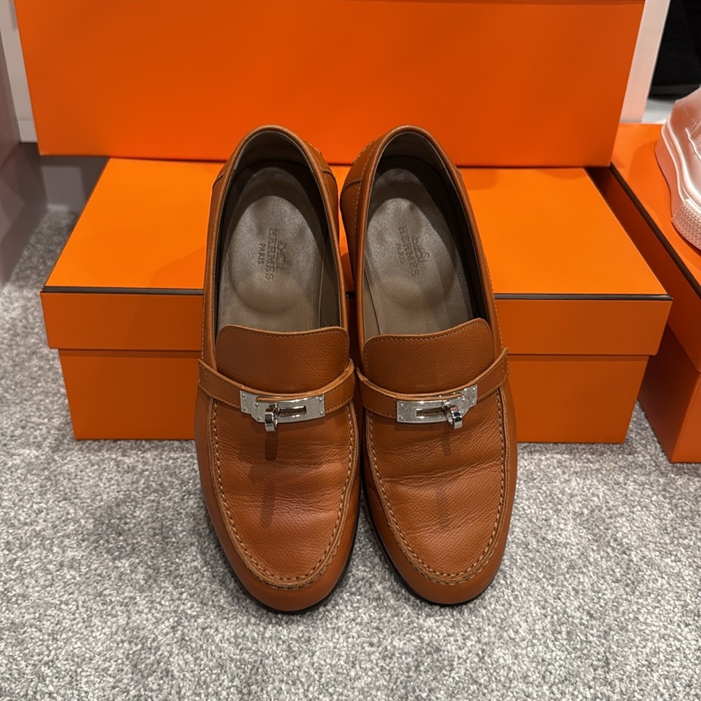 Authentic Hermes women’s Leather Loafers - Picture 8 of 9